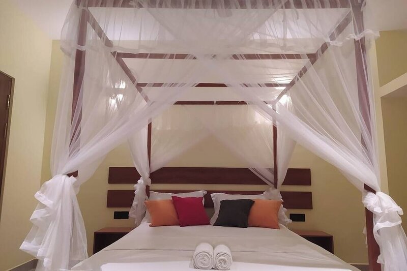 Kandy Lotus House is 8 minutes from Kandy City Center and Temple of the Tooth.